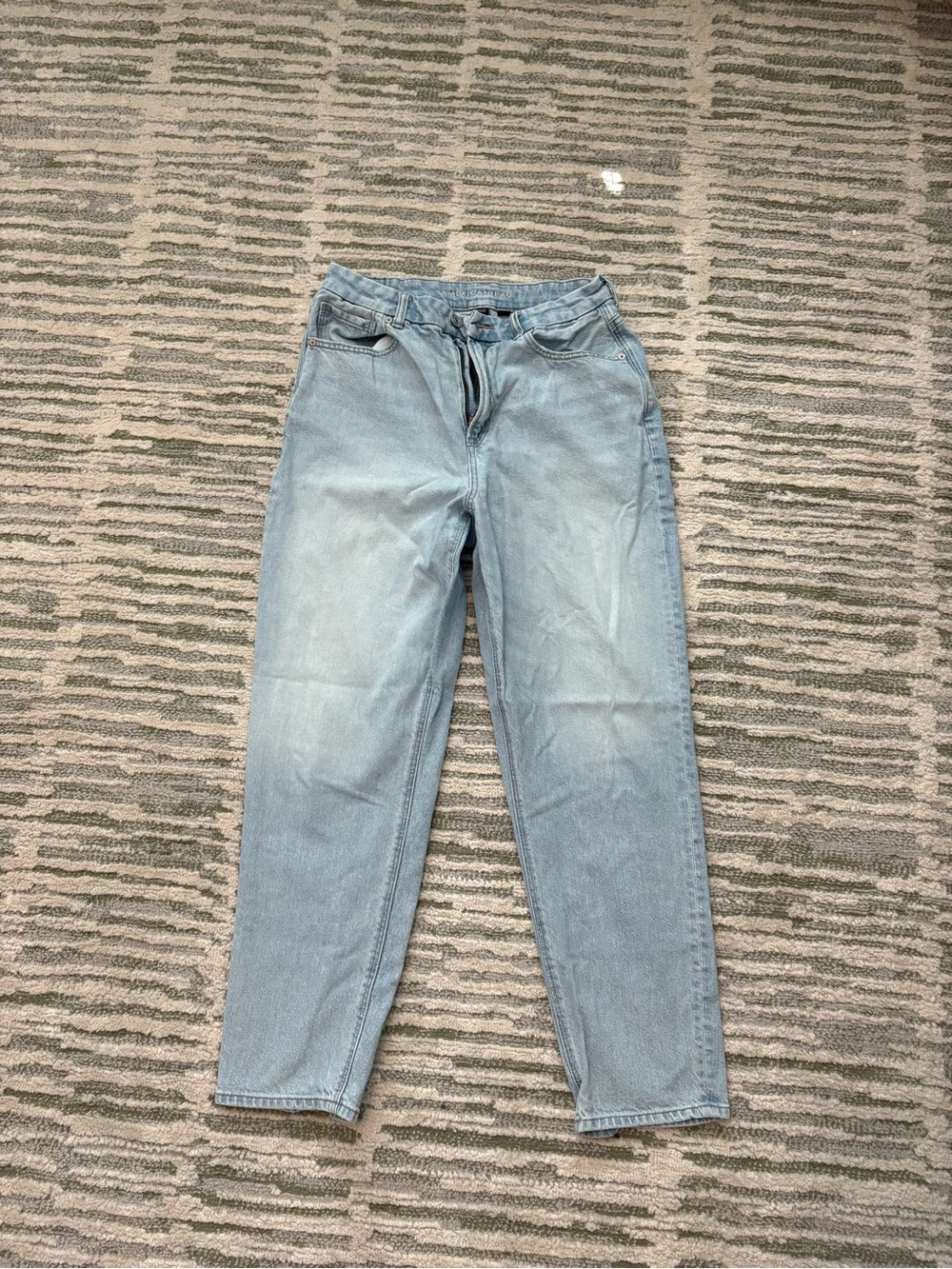 American Eagle Outfitters Light Wash Boyfriend Jeans